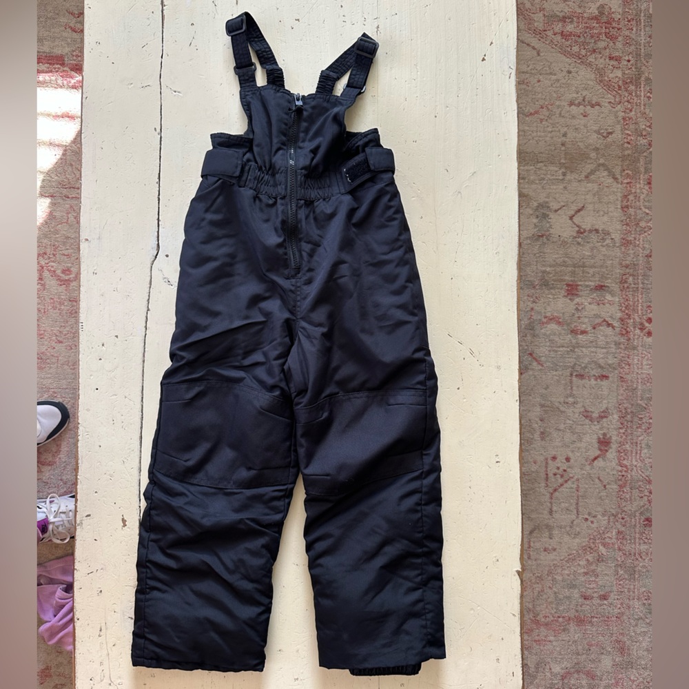 Snow pants; cat & jack size 5T